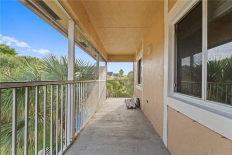 Снять в аренду кондоминиум в Корал-Спрингс, Флорида 2 спальни, 112.41м2, № 2023710 - фото 24