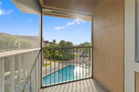 Снять в аренду кондоминиум в Корал-Спрингс, Флорида 2 спальни, 112.41м2, № 2023710 - фото 21