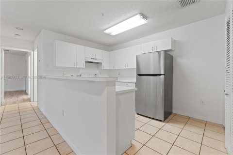 Снять в аренду кондоминиум в Корал-Спрингс, Флорида 2 спальни, 112.41м2, № 2023710 - фото 9