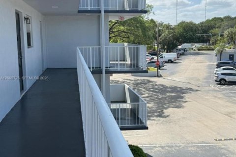 Condo in Miami, Florida, 2 bedrooms  № 2070239 - photo 18