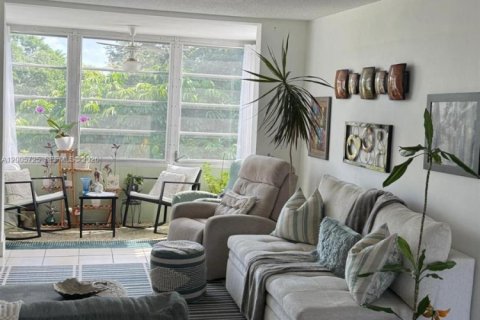 Condo in Miami, Florida, 2 bedrooms № 2070239
