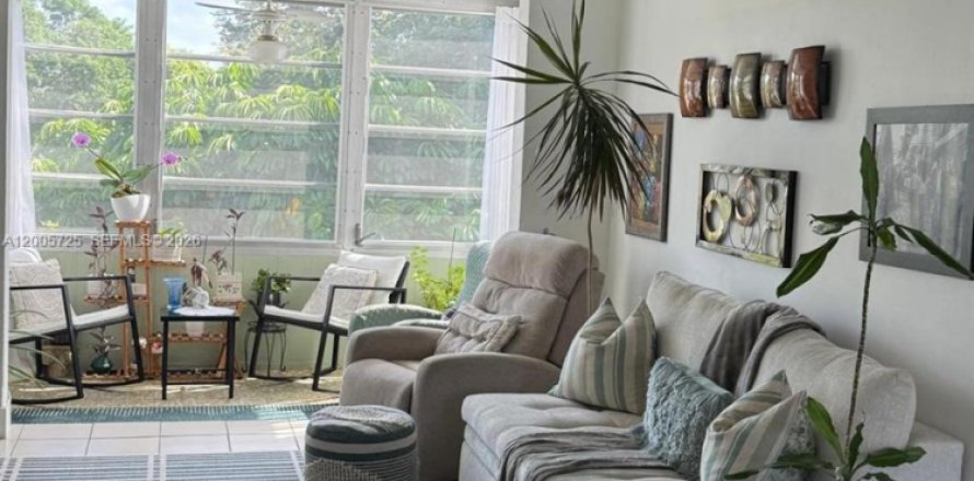 Condo in Miami, Florida, 2 bedrooms  № 2070239