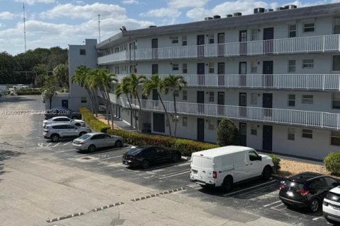 Condo in Miami, Florida, 2 bedrooms  № 2070239 - photo 7