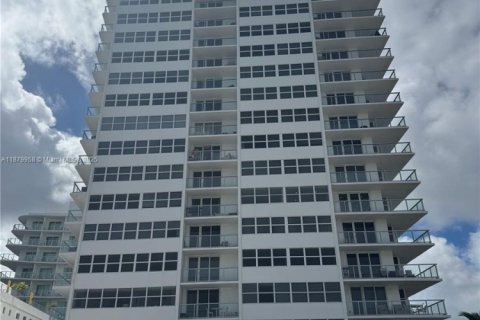 Copropriété à louer à Fort Lauderdale, Floride: 1 chambre, 65.96 m2 № 2019091 - photo 2