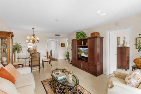 Condo in Sunrise, Florida, 2 bedrooms № 2244210 - photo 28