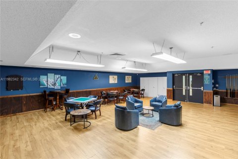 Condo in Sunrise, Florida, 2 bedrooms № 2244210 - photo 22