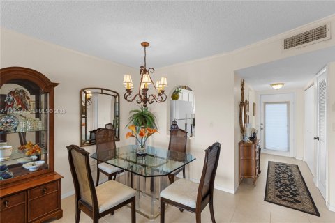 Condo in Sunrise, Florida, 2 bedrooms № 2244210 - photo 29