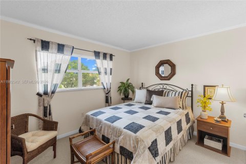Condo in Sunrise, Florida, 2 bedrooms № 2244210 - photo 15