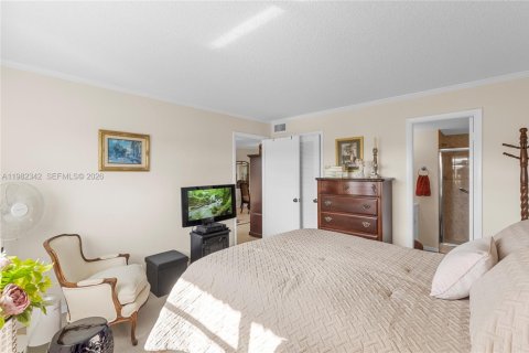 Condo in Sunrise, Florida, 2 bedrooms № 2244210 - photo 10