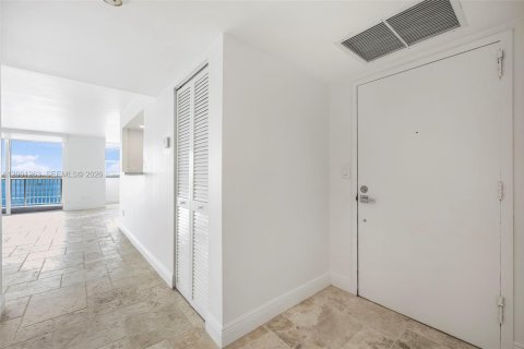 Copropriété à vendre à Miami, Floride: 3 chambres, 133.13 m2 № 2065373 - photo 4
