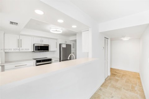 Copropriété à vendre à Miami, Floride: 3 chambres, 133.13 m2 № 2065373 - photo 11