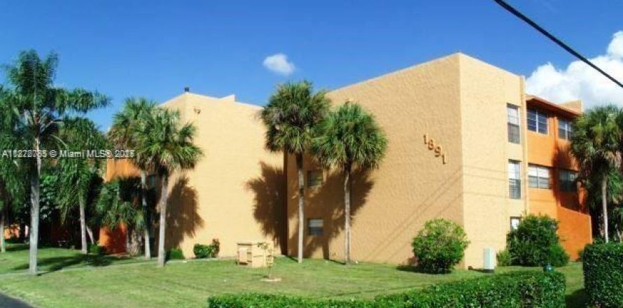 Condominio en North Lauderdale, Florida, 1 dormitorio № 1925206