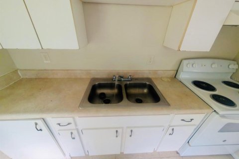 Appartement à louer à Wildwood, Floride: 2 chambres, 62.43 m2 № 2427474 - photo 3