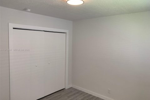 Apartamento en alquiler en Fort Lauderdale, Florida, 2 dormitorios, 88.26 m2 № 2033083 - foto 13