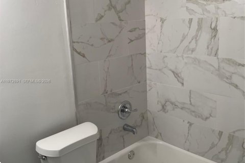 Apartamento en alquiler en Fort Lauderdale, Florida, 2 dormitorios, 88.26 m2 № 2033083 - foto 11