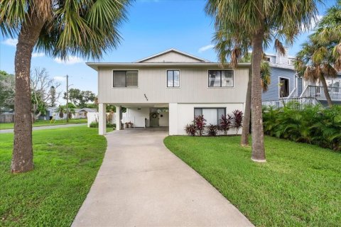 House in Saint Petersburg, Florida 3 bedrooms, 200.67 sq.m. № 2349751