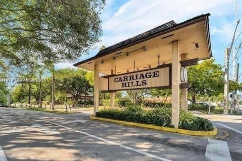 House in Hollywood, Florida 2 bedrooms, 89.19 sq.m. № 2350703
