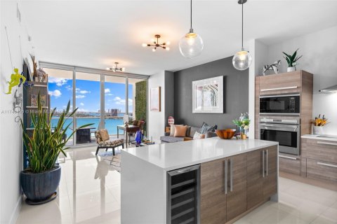 Condominio en venta en Miami, Florida, 2 dormitorios, 104.79 m2 № 1985140 - foto 1