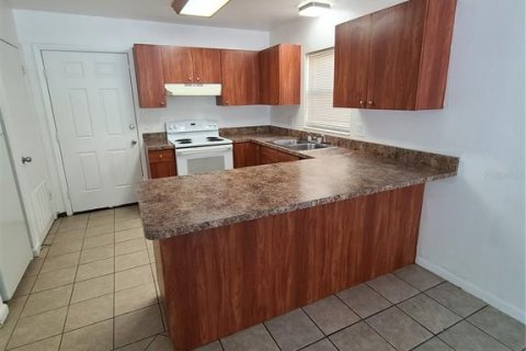Townhouse in Gainesville, Florida 2 bedrooms, 86.4 sq.m. № 1718210 - photo 4