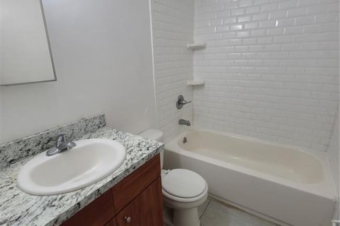 Townhouse in Gainesville, Florida 2 bedrooms, 86.4 sq.m. № 1718210 - photo 8