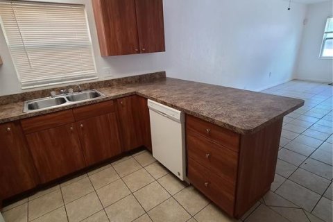 Townhouse in Gainesville, Florida 2 bedrooms, 86.4 sq.m. № 1718210 - photo 5