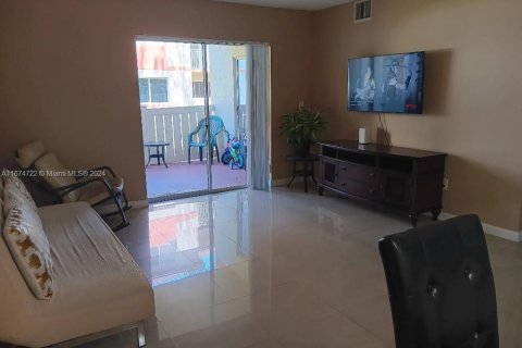 Condo in Hialeah, Florida, 2 bedrooms  № 1811542 - photo 22
