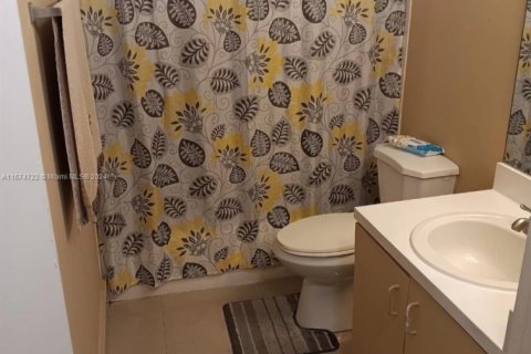 Condo in Hialeah, Florida, 2 bedrooms  № 1811542 - photo 9