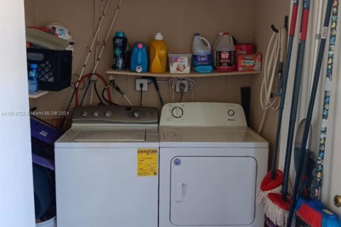 Condo in Hialeah, Florida, 2 bedrooms  № 1811542 - photo 5