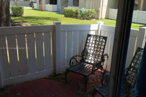 Condo in Hialeah, Florida, 2 bedrooms  № 1811542 - photo 11
