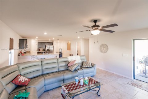 Villa ou maison à vendre à Cape Coral, Floride: 3 chambres, 140.75 m2 № 1860941 - photo 6