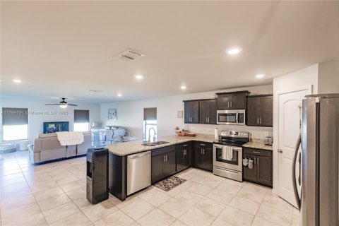 Villa ou maison à vendre à Cape Coral, Floride: 3 chambres, 140.75 m2 № 1860941 - photo 9