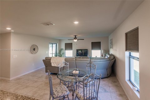 Villa ou maison à vendre à Cape Coral, Floride: 3 chambres, 140.75 m2 № 1860941 - photo 15