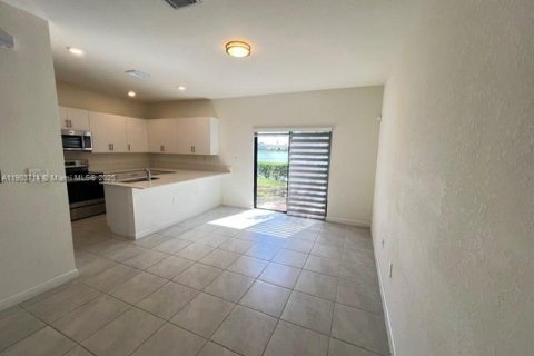 Touwnhouse à vendre à Hialeah, Floride: 3 chambres, 153.29 m2 № 1954464 - photo 24