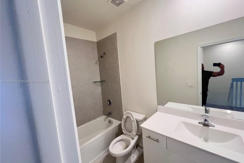 Touwnhouse à vendre à Hialeah, Floride: 3 chambres, 153.29 m2 № 1954464 - photo 20