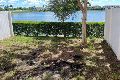 Touwnhouse à vendre à Hialeah, Floride: 3 chambres, 153.29 m2 № 1954464 - photo 4