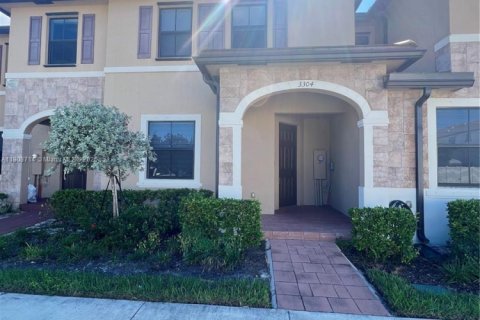 Touwnhouse à vendre à Hialeah, Floride: 3 chambres, 153.29 m2 № 1954464 - photo 1