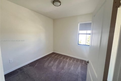 Touwnhouse à vendre à Hialeah, Floride: 3 chambres, 153.29 m2 № 1954464 - photo 18