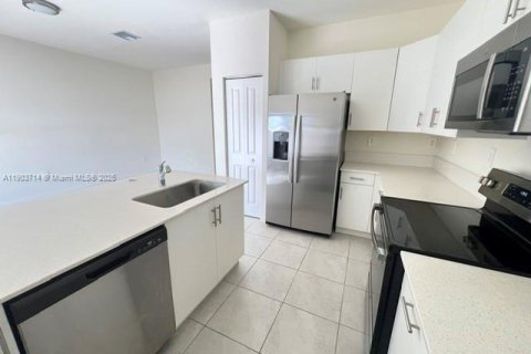 Touwnhouse à vendre à Hialeah, Floride: 3 chambres, 153.29 m2 № 1954464 - photo 14