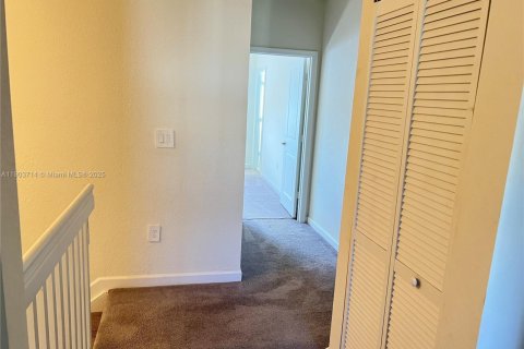 Touwnhouse à vendre à Hialeah, Floride: 3 chambres, 153.29 m2 № 1954464 - photo 10