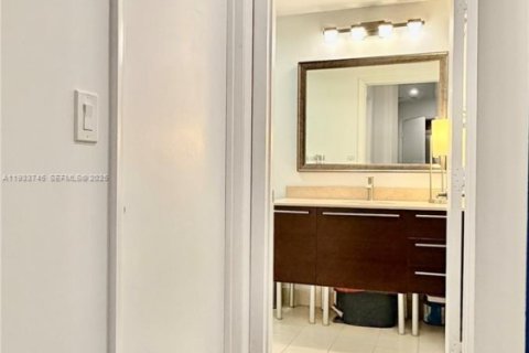 Купить кондоминиум в Майами, Флорида 55.18м2, № 2054817 - фото 30