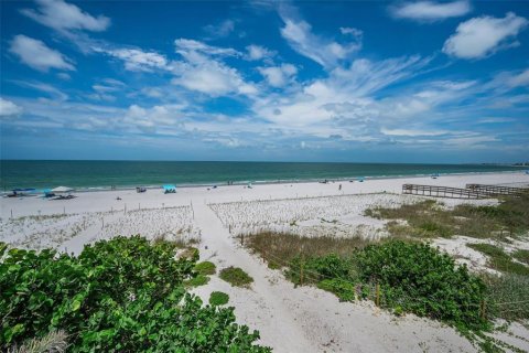 Casa en venta en Treasure Island, Florida, 5 dormitorios, 463.4 m2 № 2198874 - foto 4