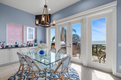 Casa en venta en Treasure Island, Florida, 5 dormitorios, 463.4 m2 № 2198874 - foto 27
