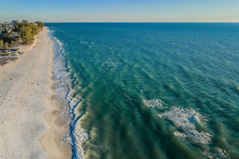 Casa en venta en Treasure Island, Florida, 5 dormitorios, 463.4 m2 № 2198874 - foto 3