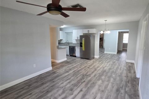 Villa ou maison à vendre à Orlando, Floride: 4 chambres, 146.97 m2 № 2388762 - photo 4