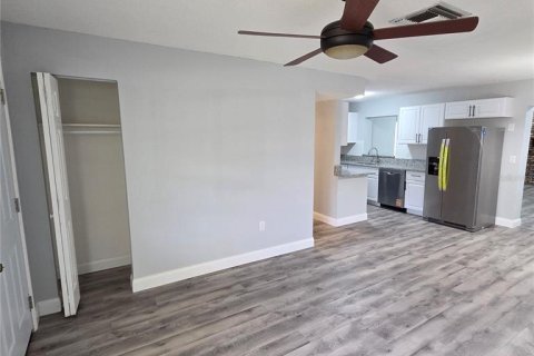Villa ou maison à vendre à Orlando, Floride: 4 chambres, 146.97 m2 № 2388762 - photo 5