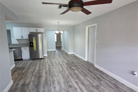 Villa ou maison à vendre à Orlando, Floride: 4 chambres, 146.97 m2 № 2388762 - photo 3