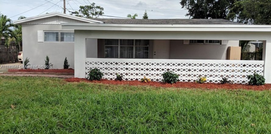 House in Hollywood, Florida 3 bedrooms, 130.99 sq.m. № 1737779