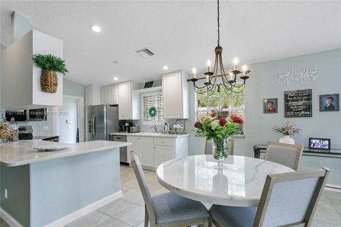 House in Wellington, Florida 2 bedrooms, 141.77 sq.m. № 1920230 - photo 6