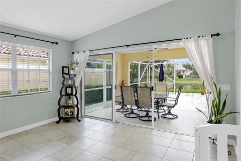 House in Wellington, Florida 2 bedrooms, 141.77 sq.m. № 1920230 - photo 15