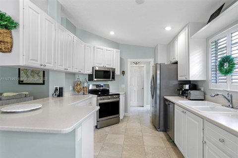 House in Wellington, Florida 2 bedrooms, 141.77 sq.m. № 1920230 - photo 5